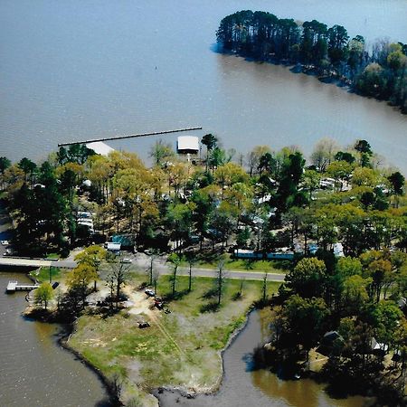 Holly Park Marina Hotel Milam ภายนอก รูปภาพ