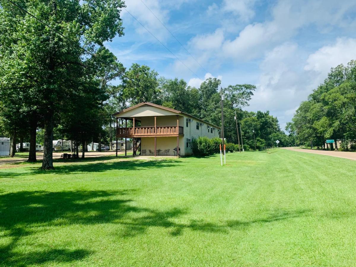 Holly Park Marina Hotel Milam ภายนอก รูปภาพ